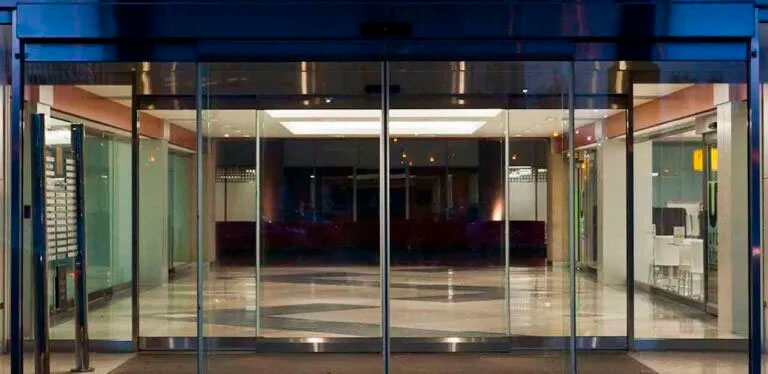 Automatizador de puertas automáticas de vidrio: Conocé los modelos y cómo automatizar